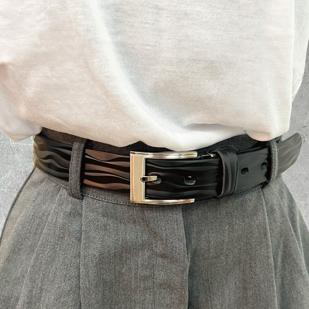 栃木レザー波型ビジネスベルト 牛革 サイズ調整OK 長さ約108cm 幅2.8cm ビジネス スーツ 紳士 カジュアル 本革 プレゼント 祝い メンズ レディース