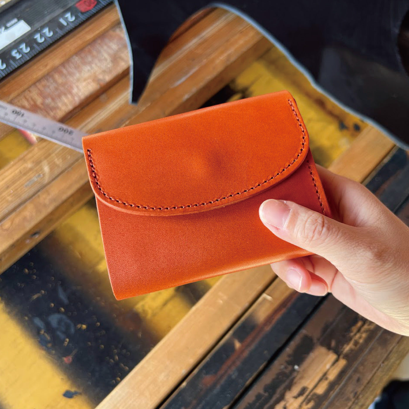 栃木レザー 三つ折り財布 牛革 本革 革小物 日本製 ベジタブル タンニン 鞣し サイズ9×11.5cm プレゼント ギフト 大容量 収納力 カジュアル ビジネス 財布