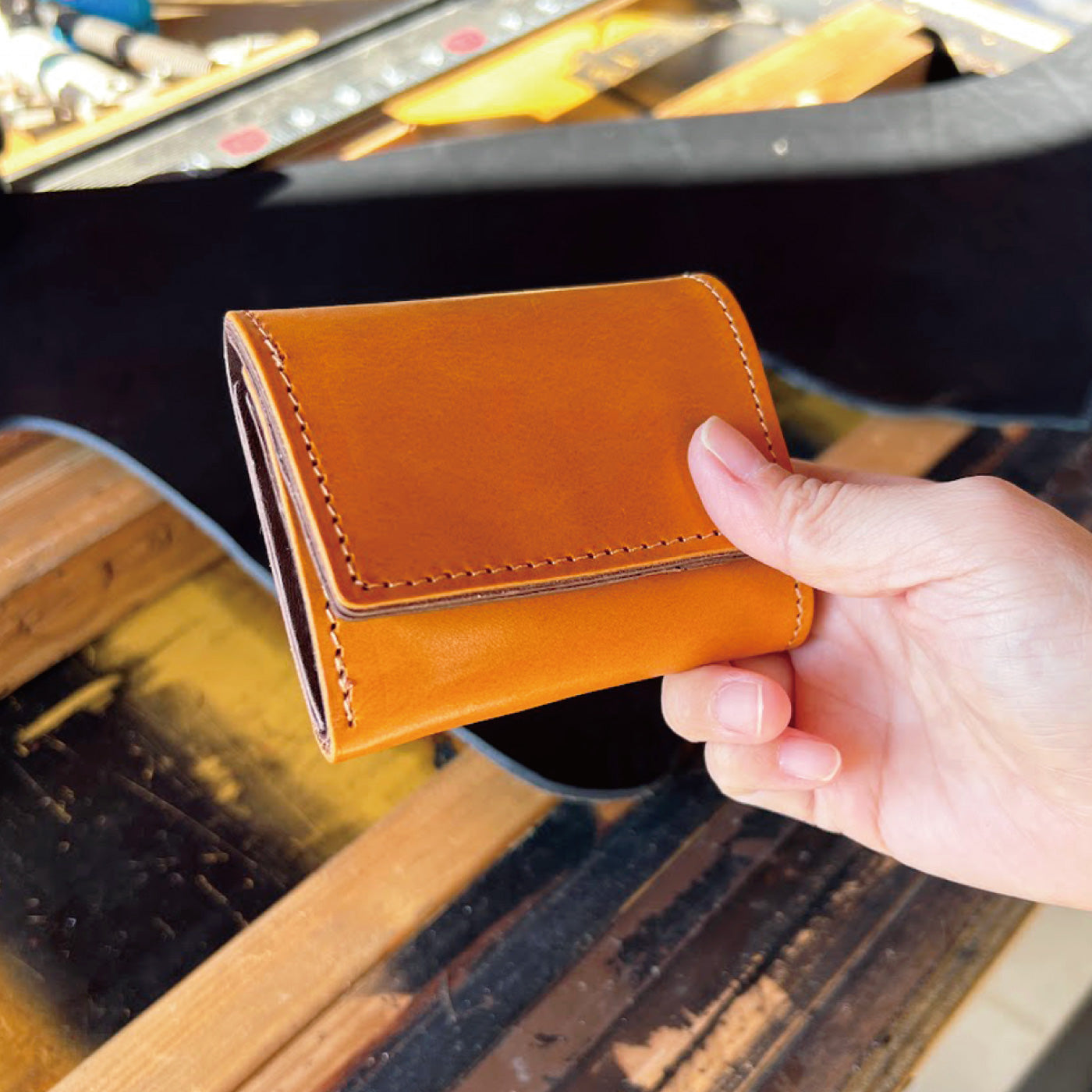 栃木レザー コンパクト2ートーンカラー三つ折り財布 牛革 本革 革小物 日本製 ベジタブル タンニン 鞣し サイズ7.5×9.5cm プレゼント バイカラー 財布 ファッション小物 ユニセックス