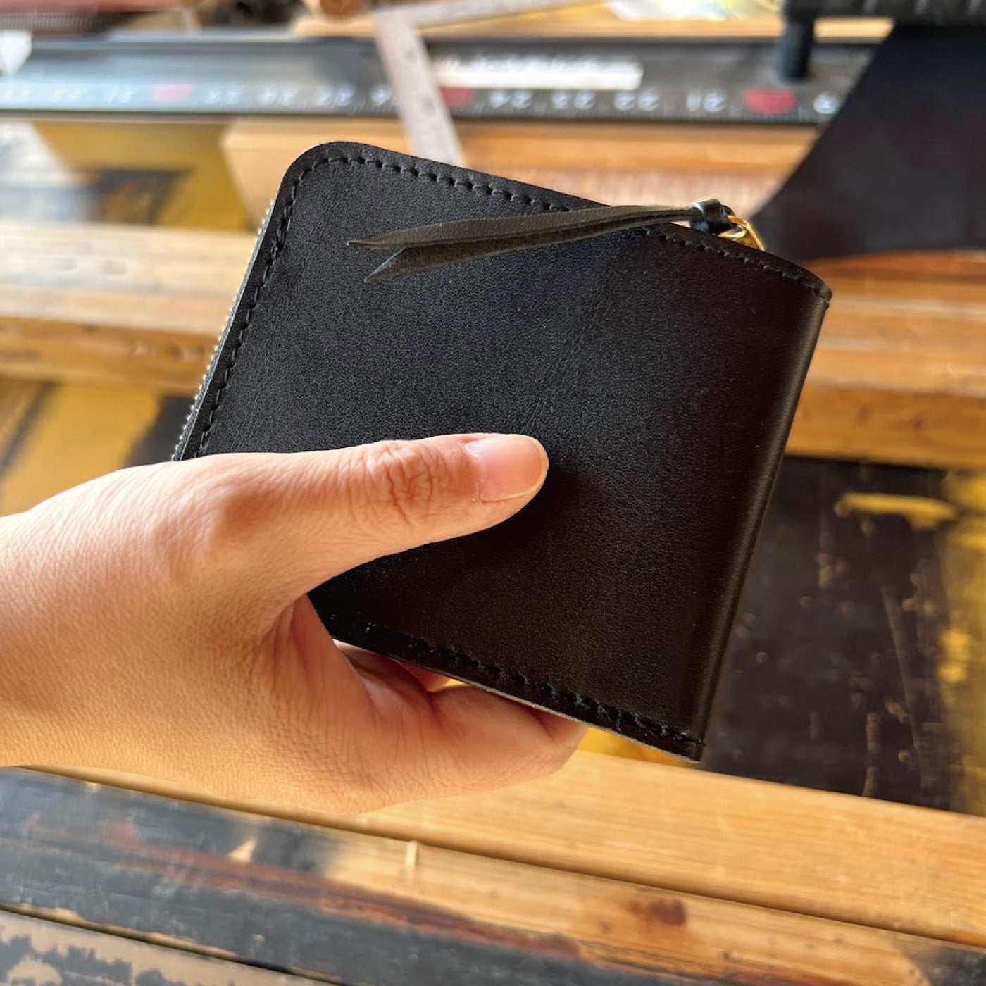 栃木レザー L字型ファスナー付き二つ折り財布 ミニ財布 日本製 牛革 本革 ベジタブル タンニン 鞣し サイズ10.5×9cm プレゼント ビジネス ファッション小物