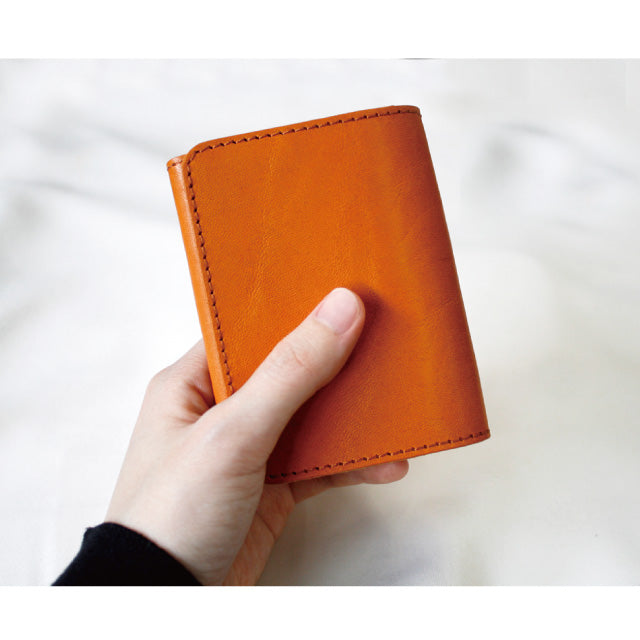 栃木レザー 背面カード入れ付きコンパクト二つ折り財布 牛革 本革  革小物 日本製 ベジタブル タンニン 鞣し サイズ10.5×8cm 財布 ビジネス 収納 プレゼント ファッション小物